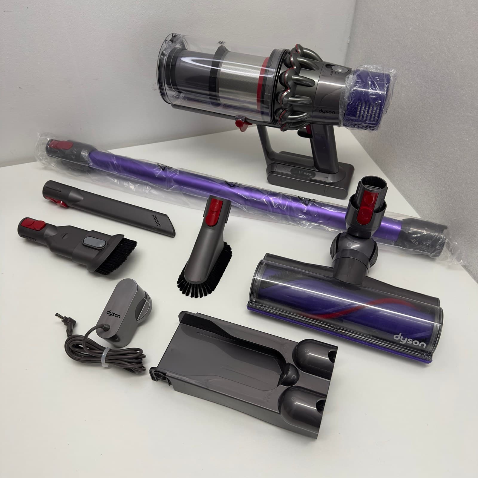 Dyson V10 Cordless Vacuum Hoover Restored New Filter, Wand, Bin - Excellent ⭐️